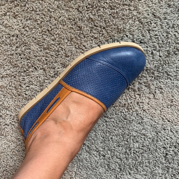 La Pinta Leather Slip Ons - Picture 12 of 13
